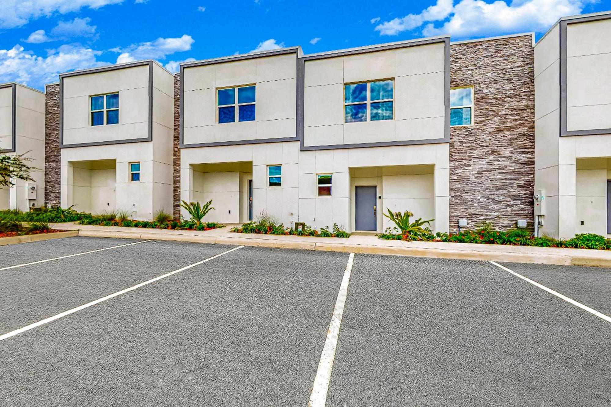 The Azur Resort Davenport Exterior photo